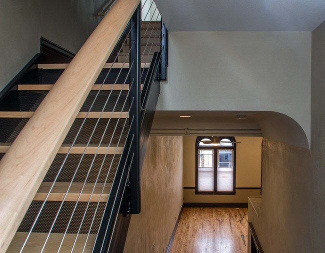 Building Photo - 320A E 4th St