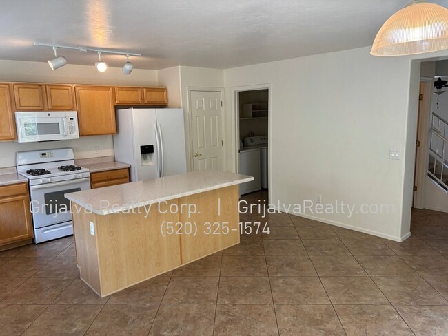 Building Photo - Beautiful 3 Bedroom, 2.5 Bath House For Le...