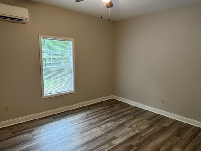 Building Photo - 208 W. Durst