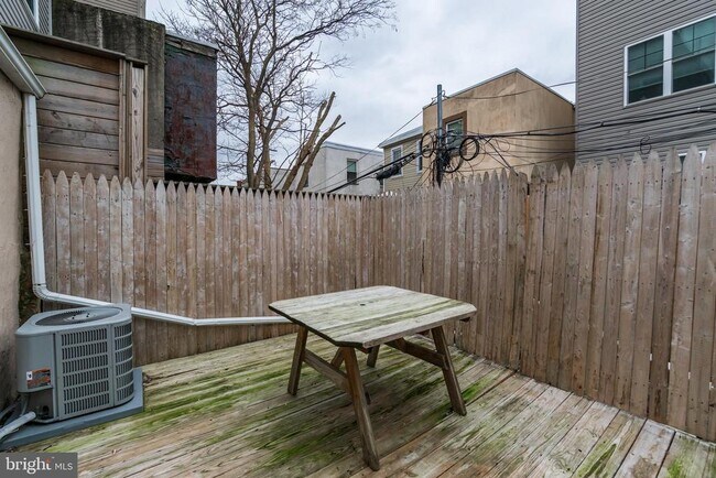 Foto del edificio - 1406 S Bouvier St