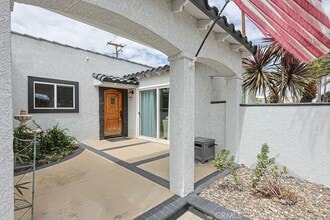 Building Photo - 15001 Victoria Ln