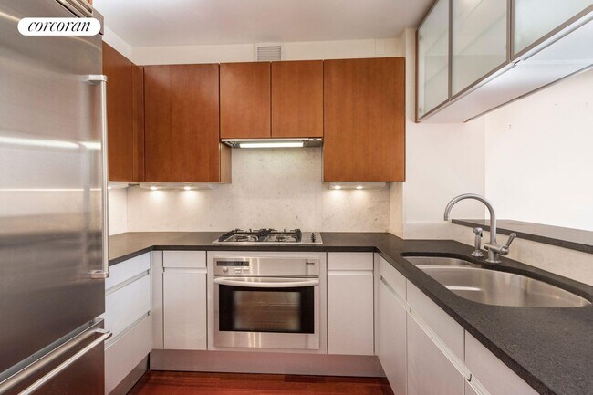 Foto del edificio - 300 E 55th St