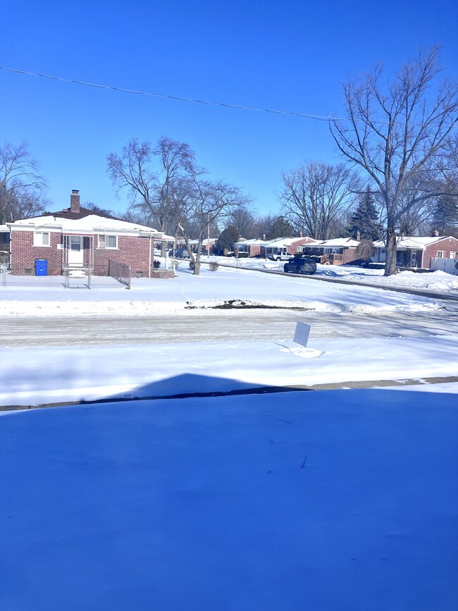 Building Photo - 21781 Logue Ave