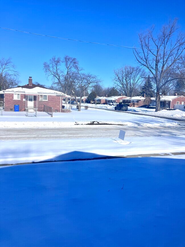 Foto del edificio - 21781 Logue Ave