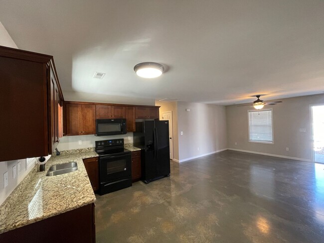 Foto del edificio - Available February 11th, 2025 - 2 BR, 1 BA...