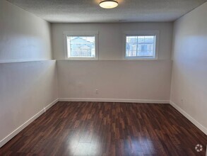 Building Photo - 106 Taravista Dr NE