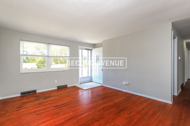 Building Photo - 468 Crestview DR
