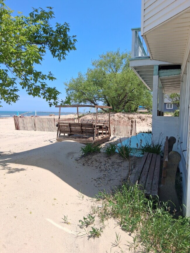 Foto del edificio - Furnished 5-Bedroom Waterfront House on Lake Erie in Sunset Bay