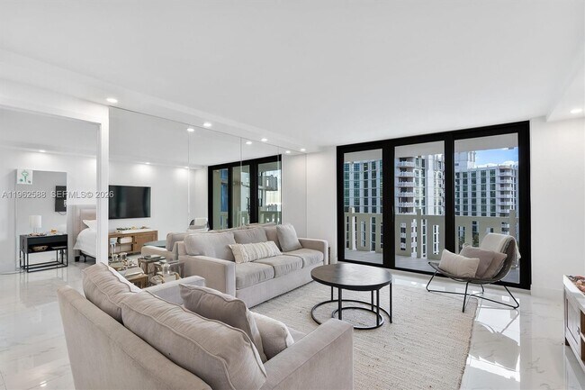 Foto del edificio - 1121 Crandon Blvd