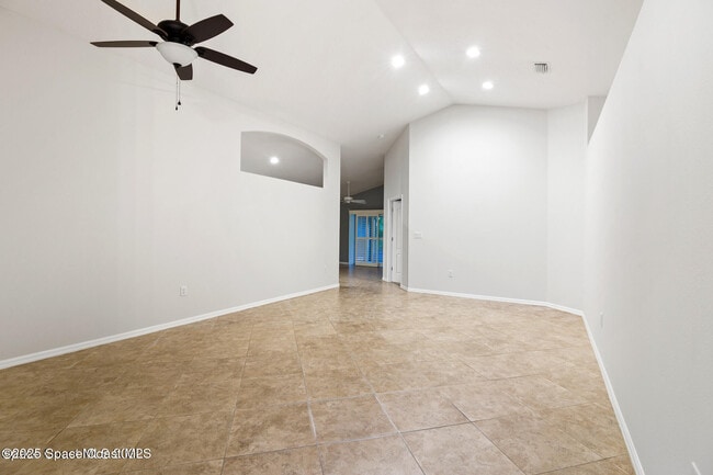 Building Photo - 8000 Daventry Dr