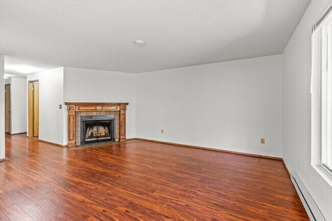 Foto del edificio - Well Maintained Condo