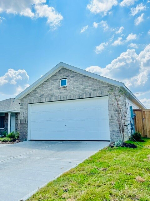 Building Photo - 1747 W Stroker Rd