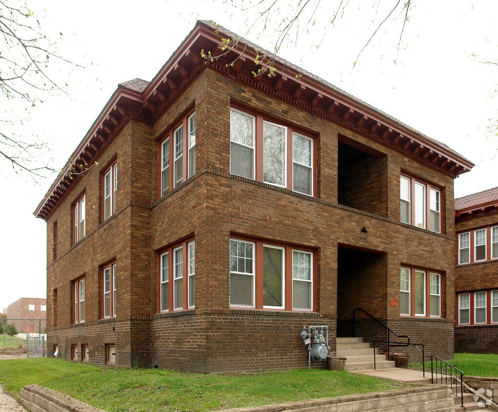Primary Photo - 245 Oxford St N