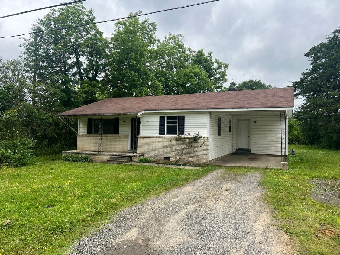 Primary Photo - 2 Bed 1 Bath Home