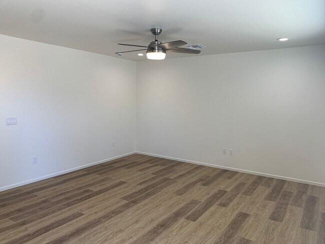 Foto del edificio - NEW CONSTRUCTION 2 Bedroom 1 Bath Single F...