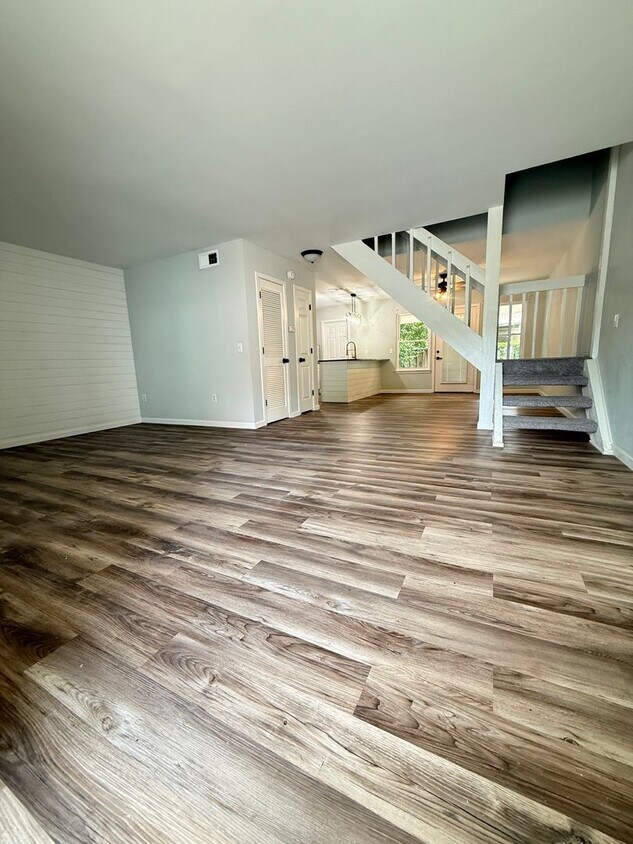 Primary Photo - Charming 3-Bedroom Single-Family Home in N...