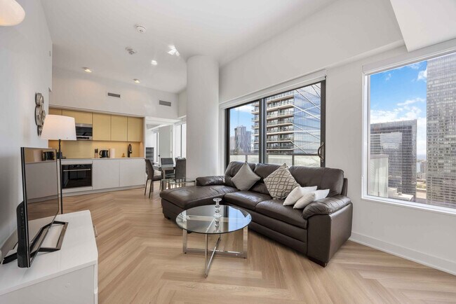 Building Photo - 225 Adelaide St W