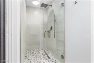 Building Photo - 213 SE 10th Terrace