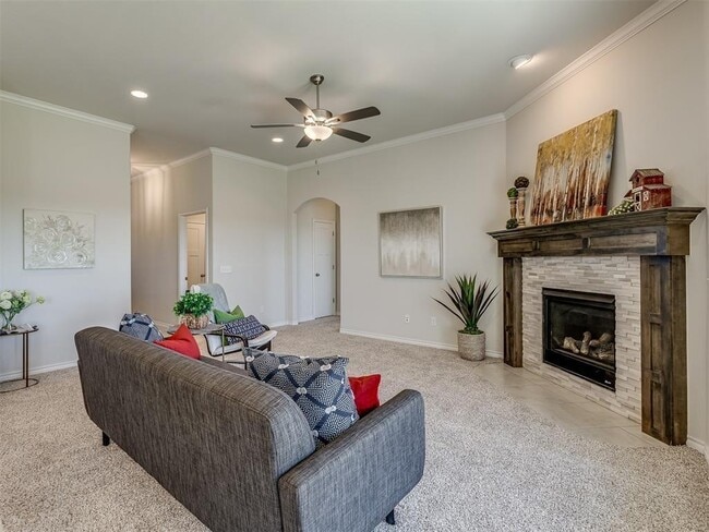 Building Photo - 631 Hackberry Ln