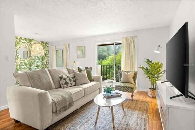 Foto del edificio - 4215 E Bay Dr