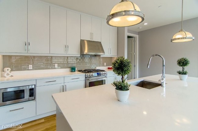 Building Photo - 15 Main St