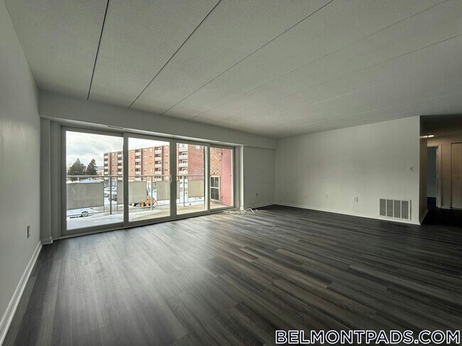 Foto del edificio - 55 Hill Rd