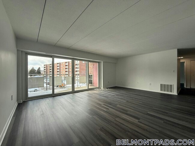 Building Photo - 55 Hill Rd