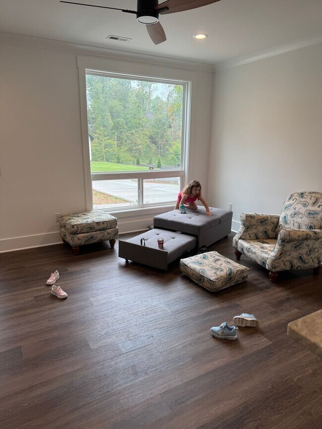 Building Photo - 100 Plum Ct