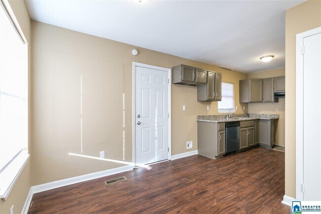Building Photo - 2306 Spencer Ln