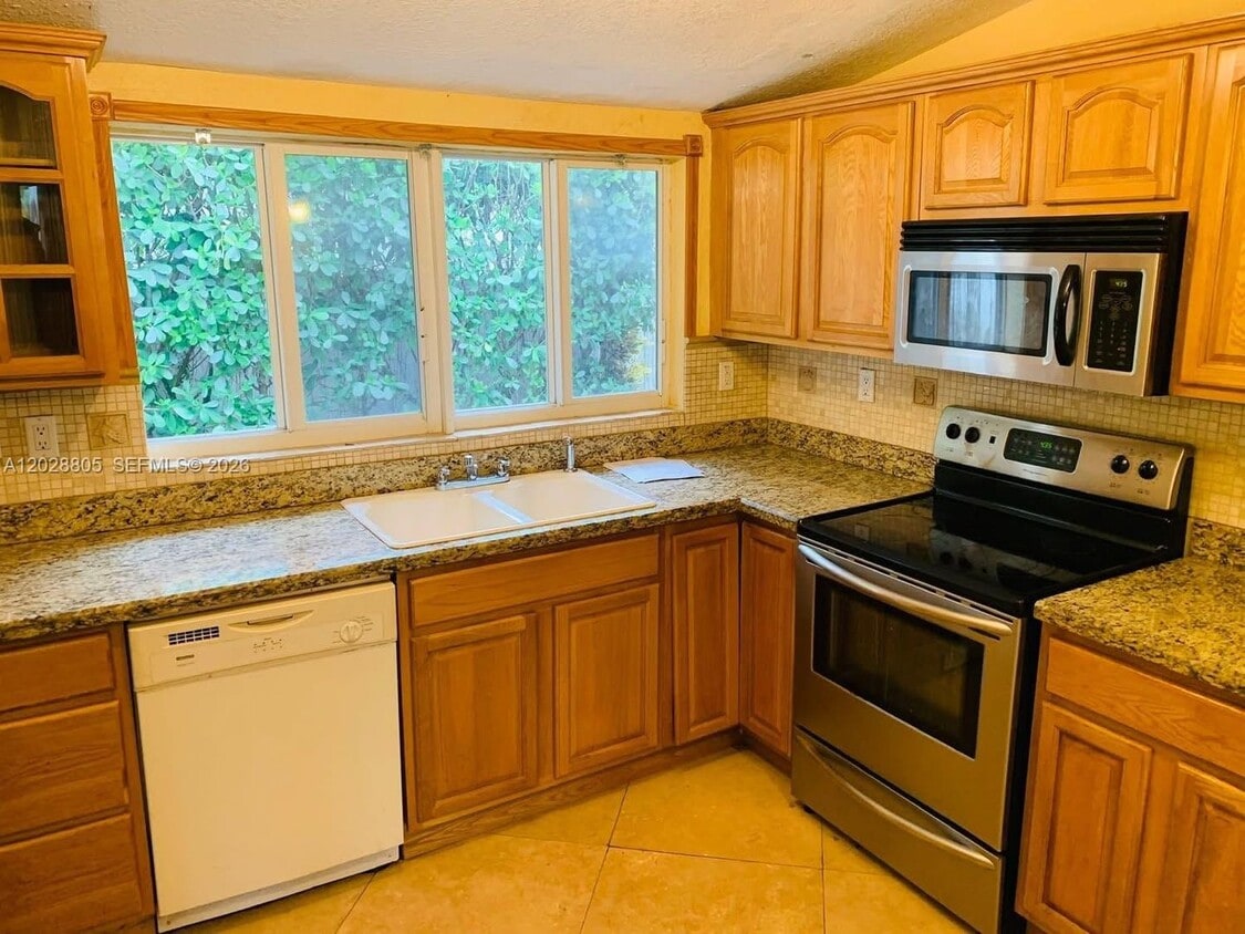 Photo - 6134 SW 22nd Street -, Miami, FL 33155 - 2039