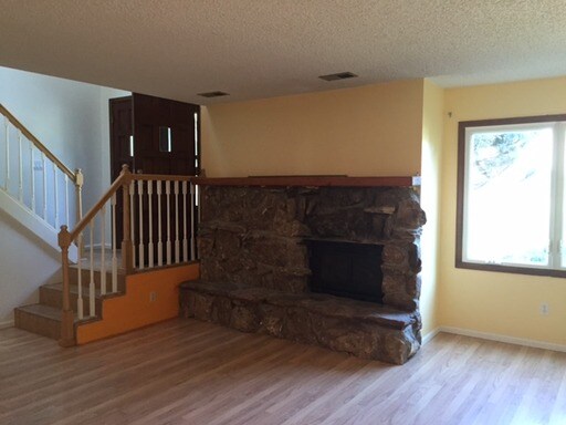 Building Photo - 19 Benthaven Pl
