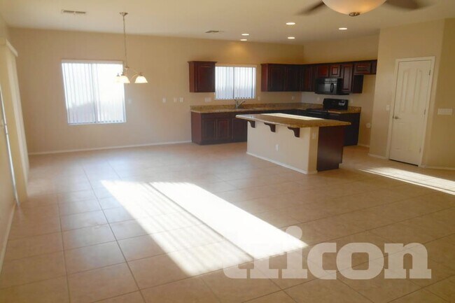 Foto del edificio - 7050 W Sophie Ln