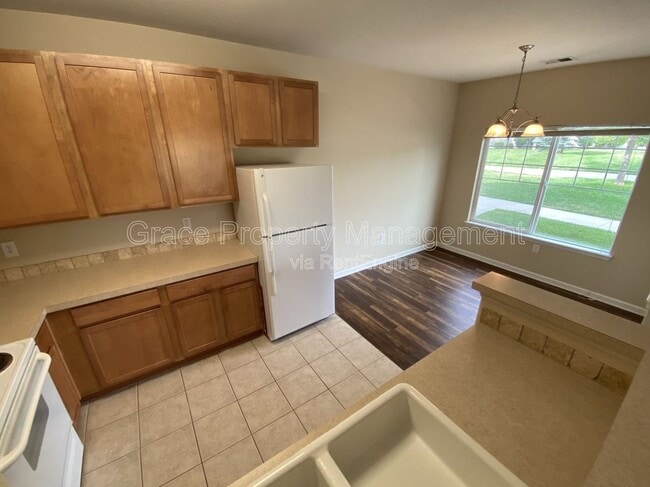 Building Photo - 4645 Hahns Peak Dr