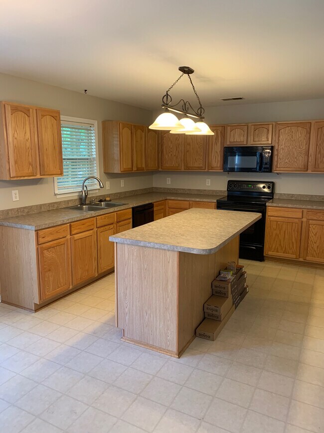 Building Photo - 406 Arbor Oaks Dr