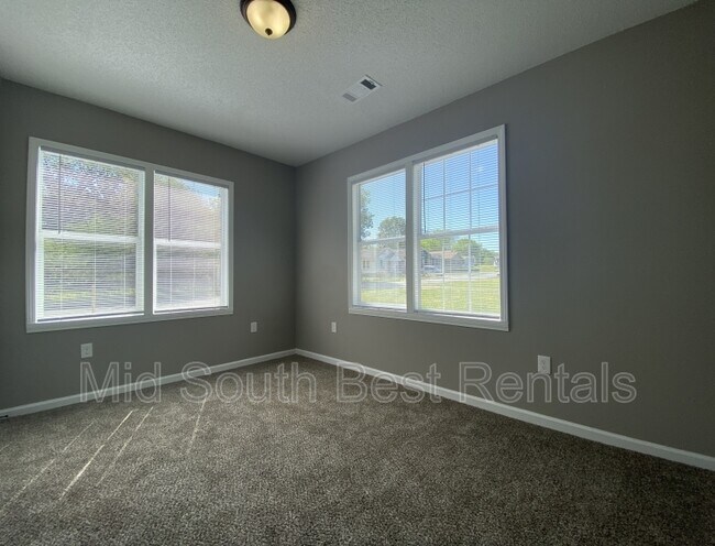 Building Photo - 2304 Valmar St