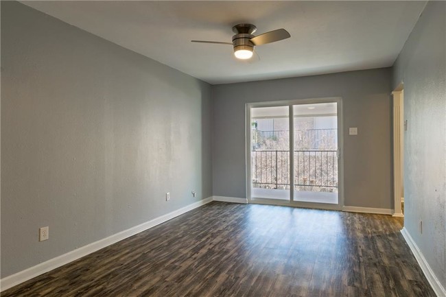 Foto del edificio - 15919 Coolwood Dr
