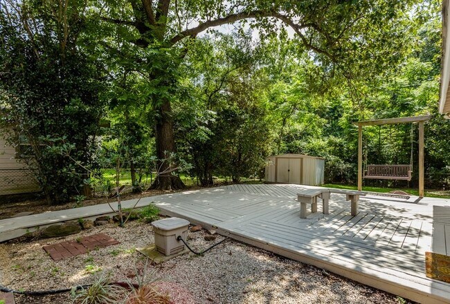 Foto del edificio - 1230 Timbergrove Ln