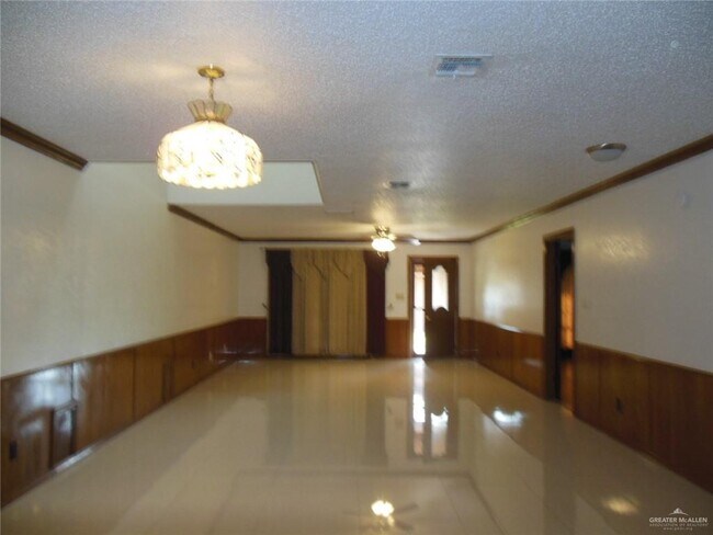 Foto del edificio - 901 E Dallas Ave
