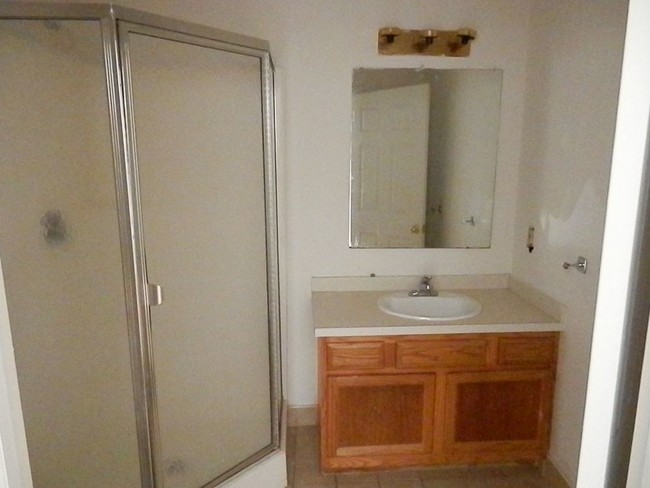 Foto del edificio - 201 Royal Court Ln