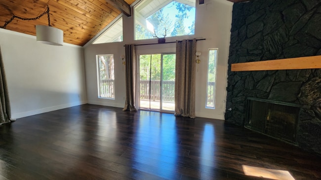 Building Photo - 863 Deer Trail