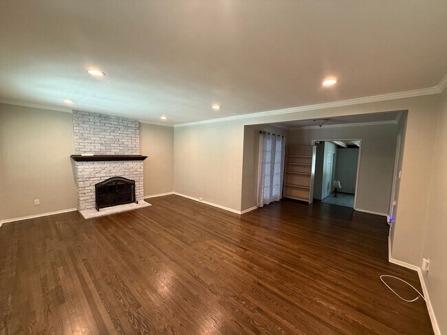 Foto del edificio - Lovely 3 Bedroom House w/ Finished Garage