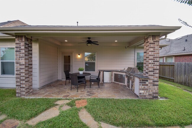 Foto del edificio - 14410 Heath Falls Ln