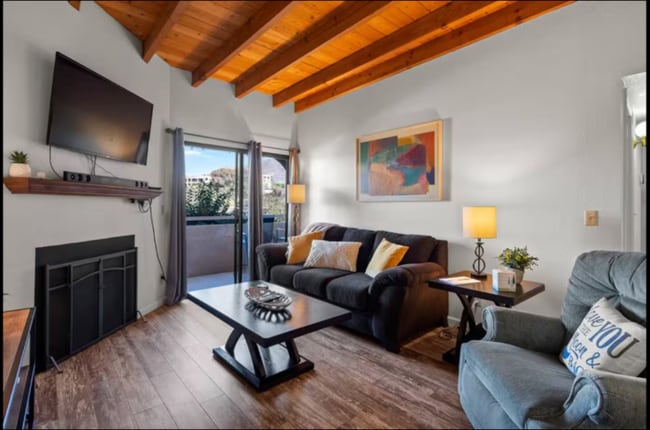 Building Photo - Beautifully Furnished 2-Bed, 2-Bath Condo ...