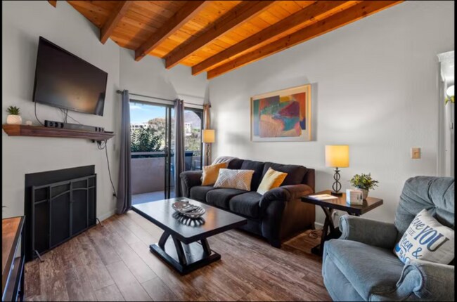 Foto del edificio - Beautifully Furnished 2-Bed, 2-Bath Condo ...