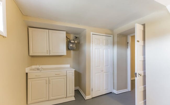 Building Photo - 3014 Clifton Park Terrace