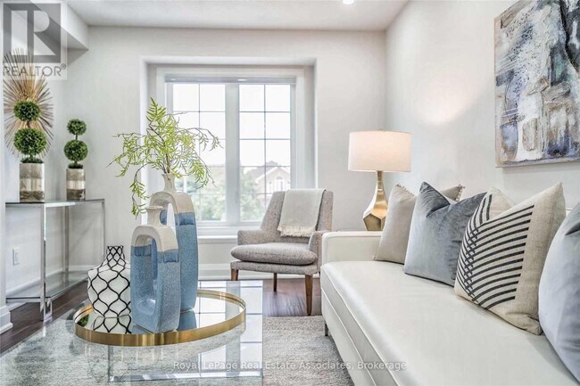 Photo du bâtiment - 7153 Fairmeadow Crescent