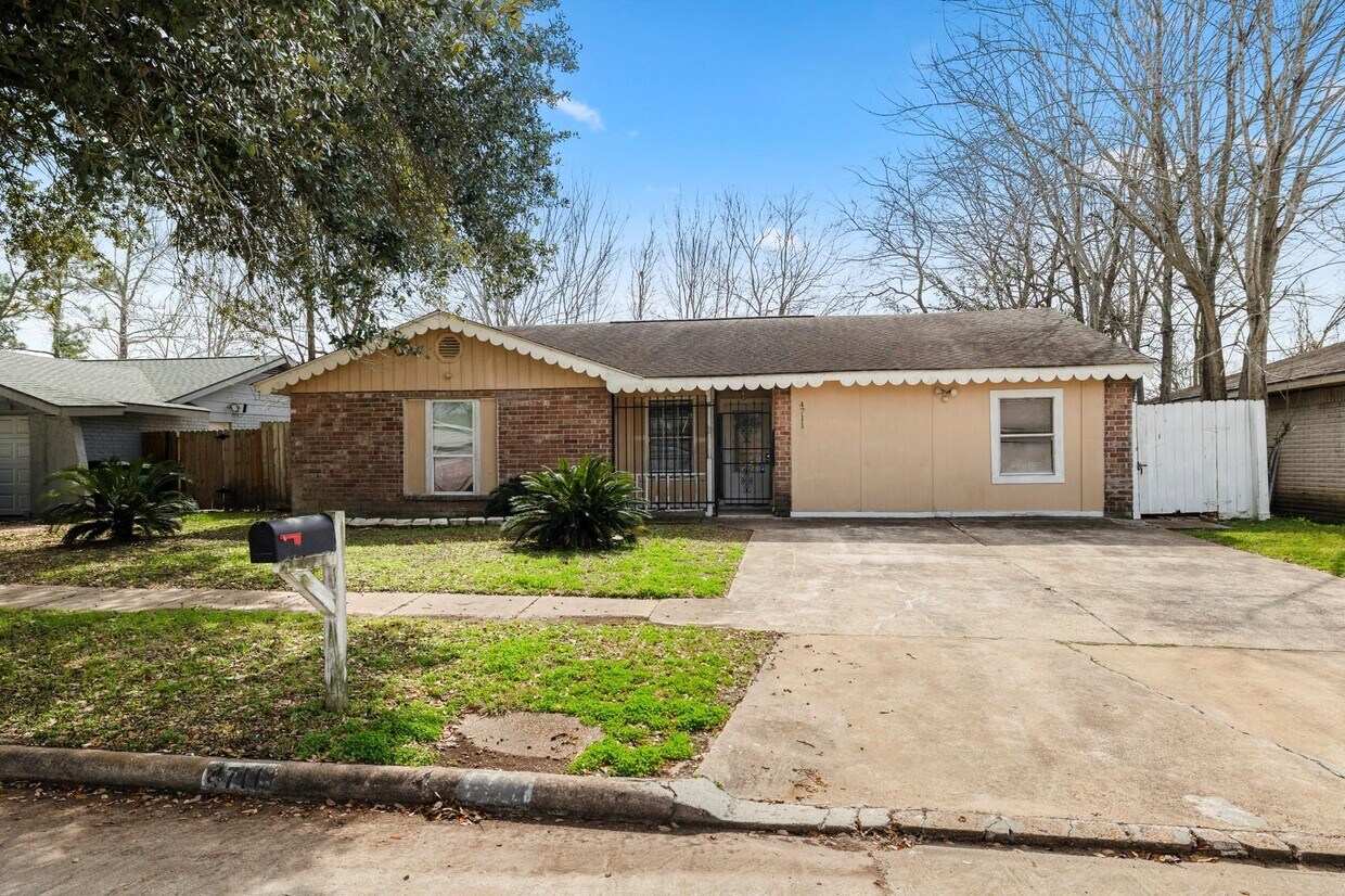 Building Photo - 4711 Beechaven St