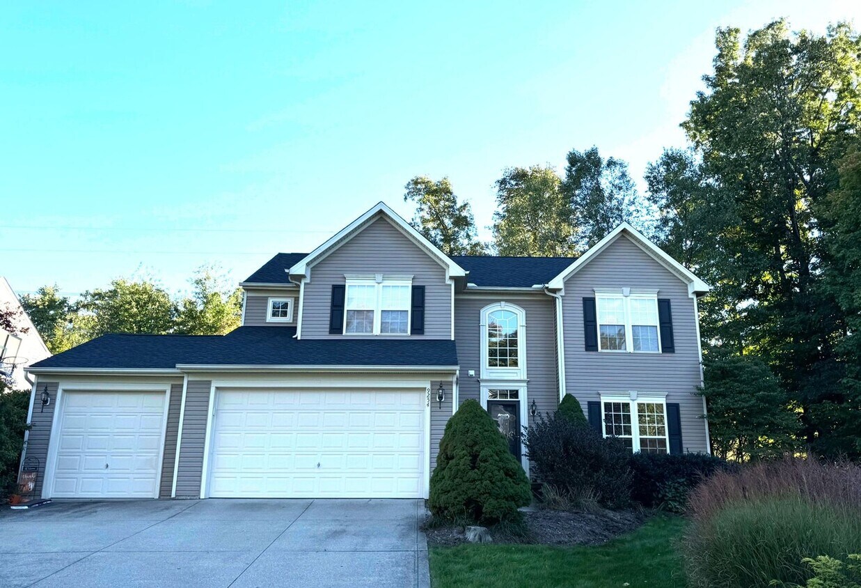 Foto principal - Spacious 4BR House in Twinsburg
