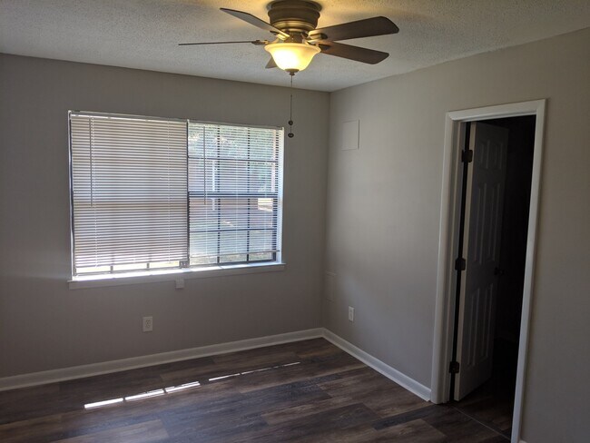 Foto del edificio - For Rent