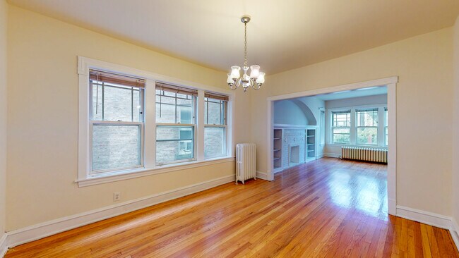 Foto del edificio - 4839 N Kenneth Ave